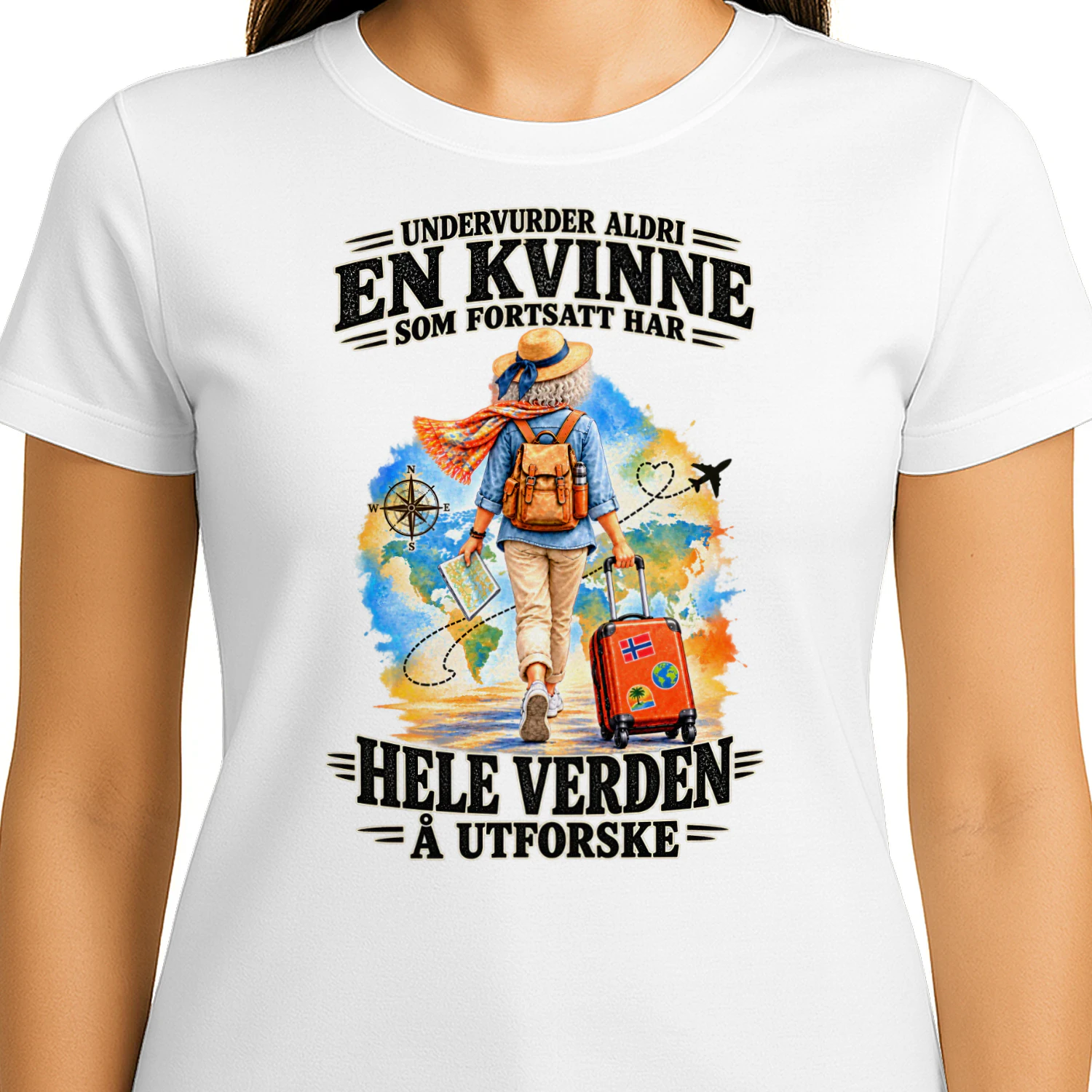 Undervurder Aldri En Kvinne – Reise T-skjorte for Eventyrlystne Kvinner