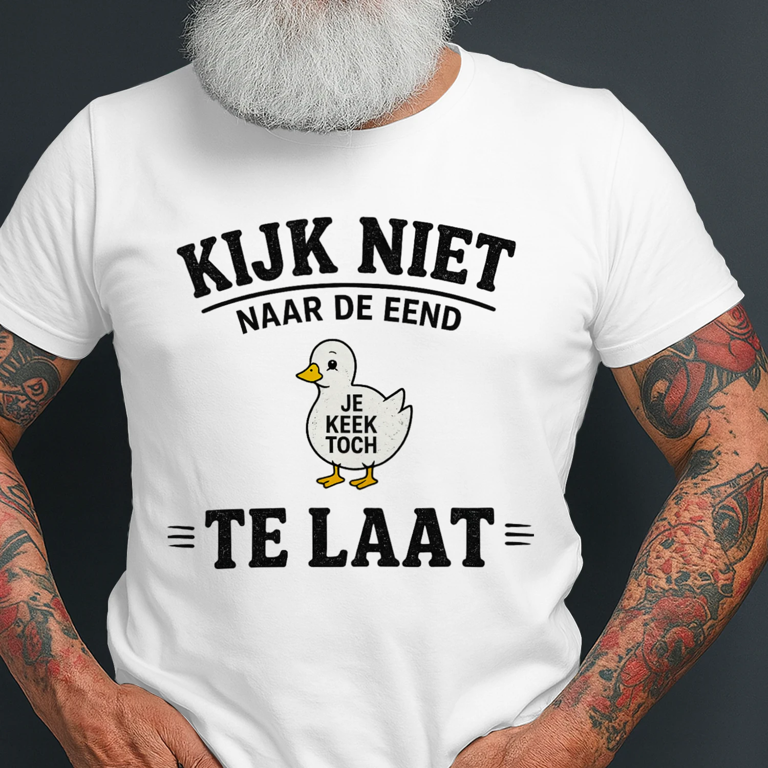 Kijk Niet Naar De Eend – Te Laat | Funny Dutch T-Shirt