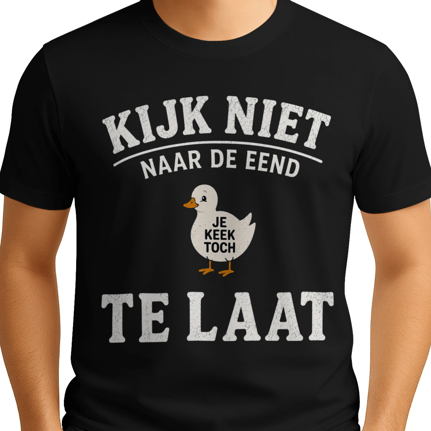 Kijk Niet Naar De Eend – Te Laat | Funny Dutch T-Shirt