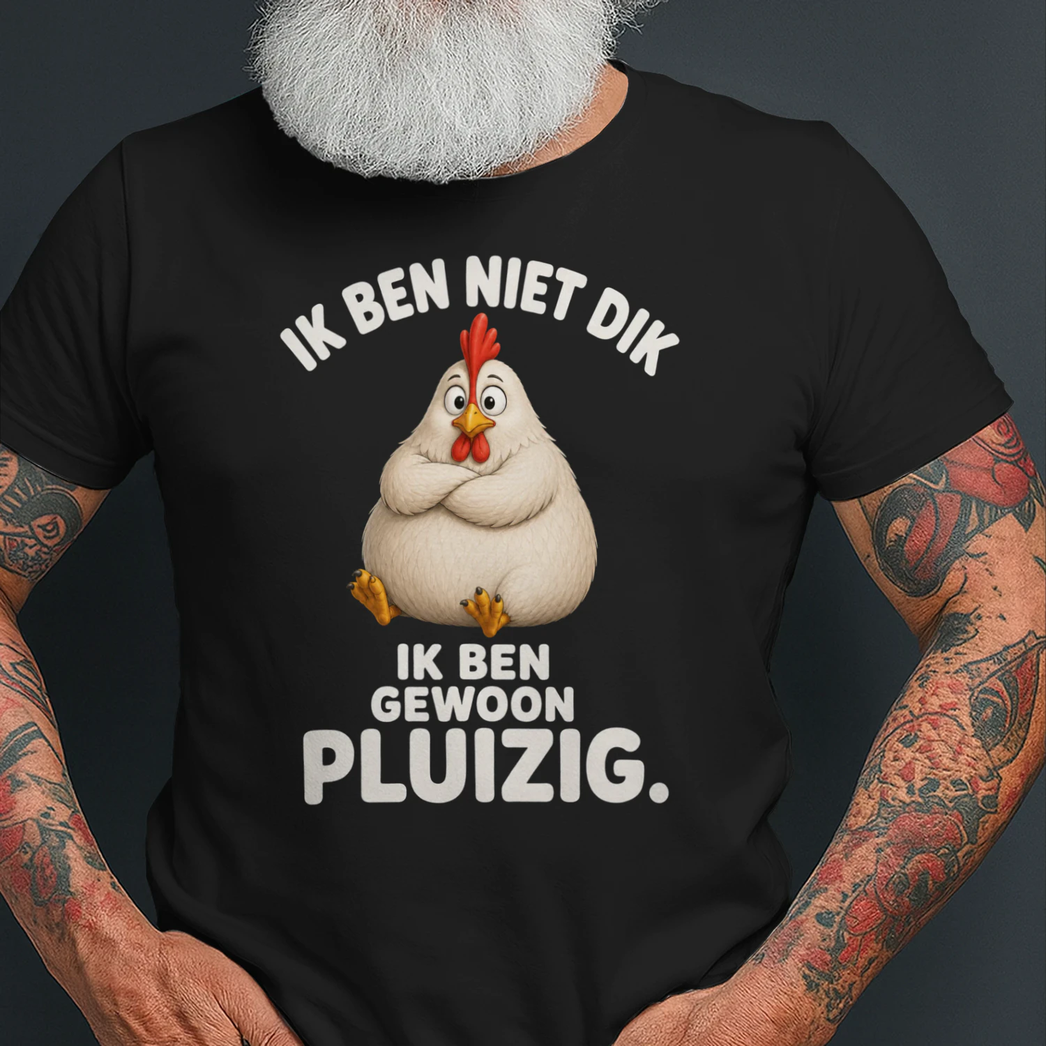 Funny Chicken “Ik Ben Gewoon Pluizig” T-Shirt