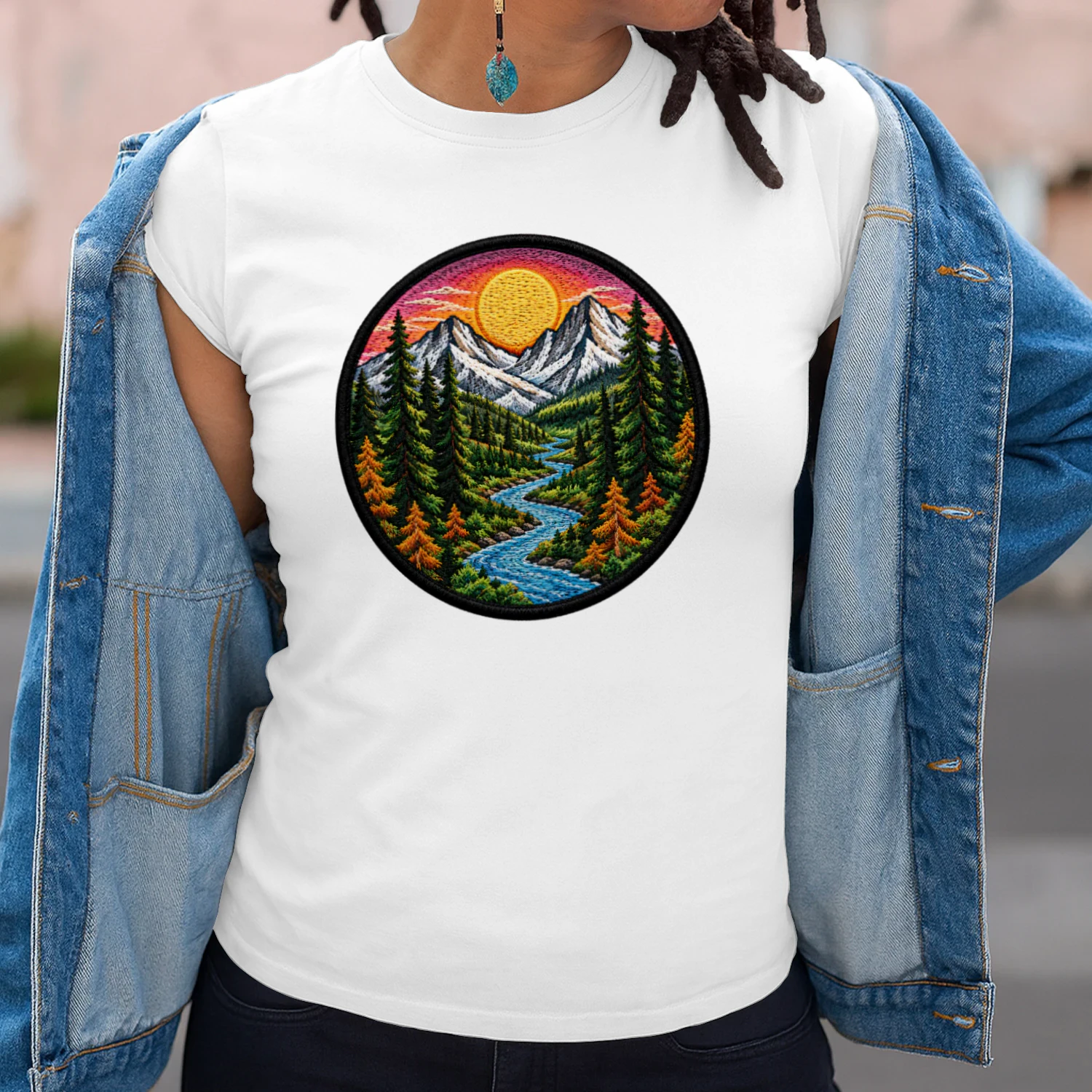 Bergfluss Sonnenuntergang T-Shirt – Wald, Natur, Outdoor
