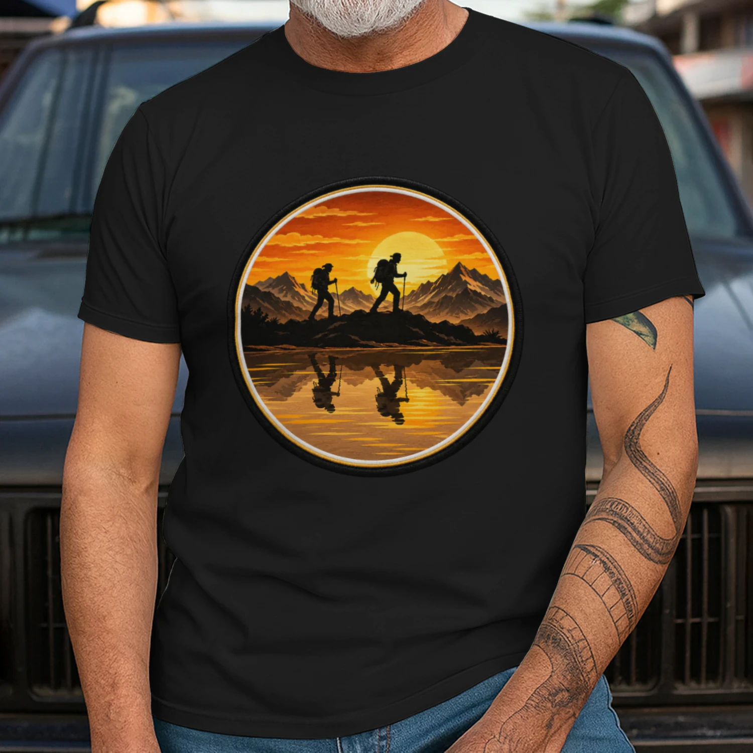 Wanderer Sonnenuntergang Berge T-Shirt – See, Outdoor, Trekking