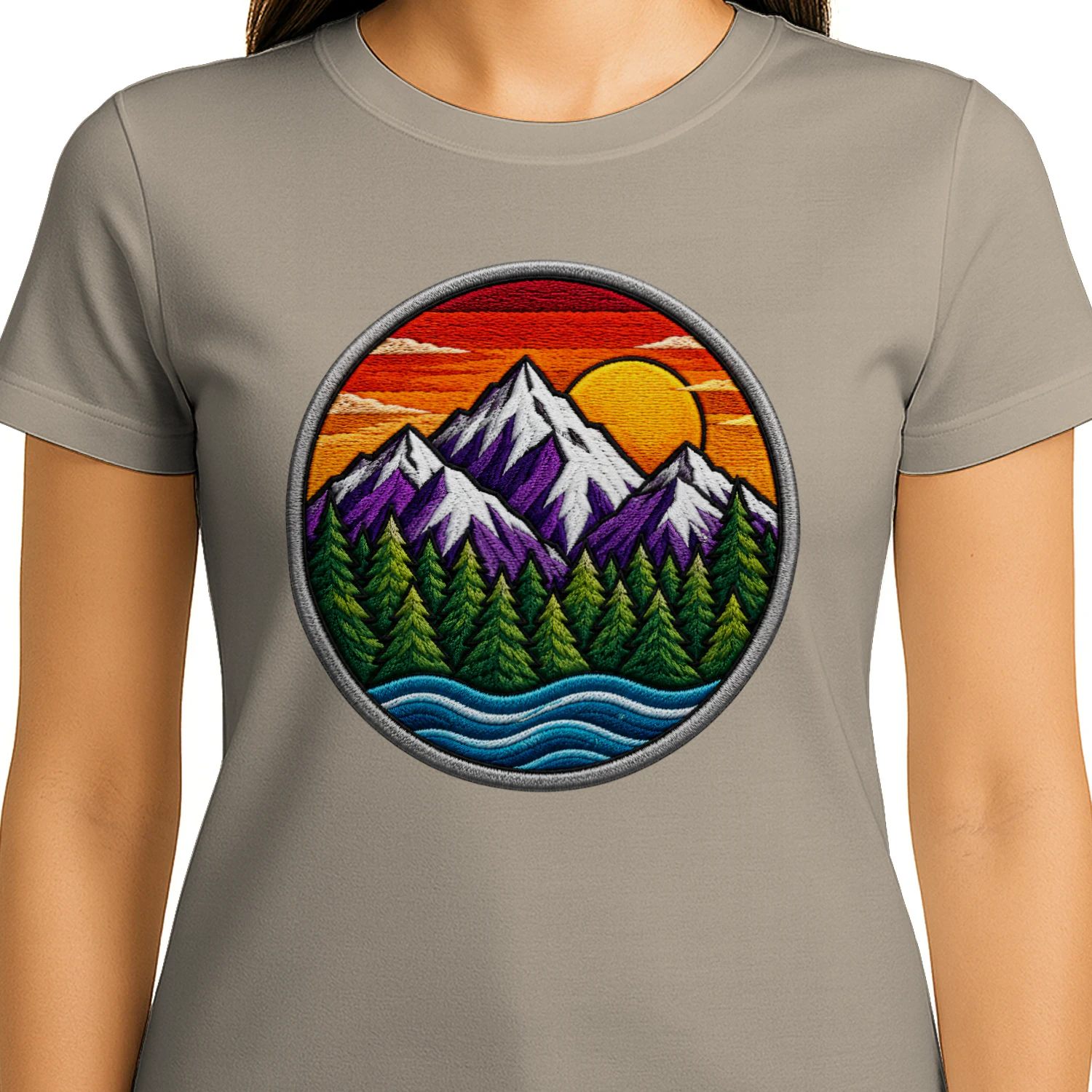 Lila Berge Sonnenuntergang T-Shirt – See, Wald, Outdoor