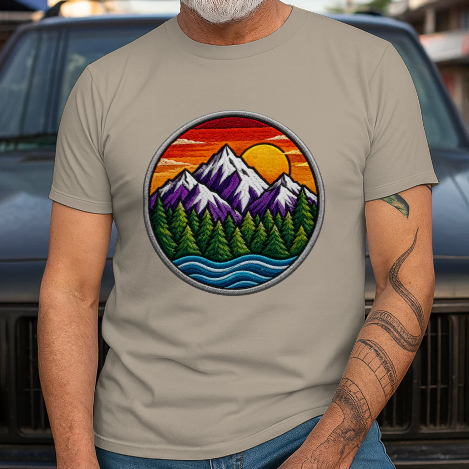 Lila Berge Sonnenuntergang T-Shirt – See, Wald, Outdoor