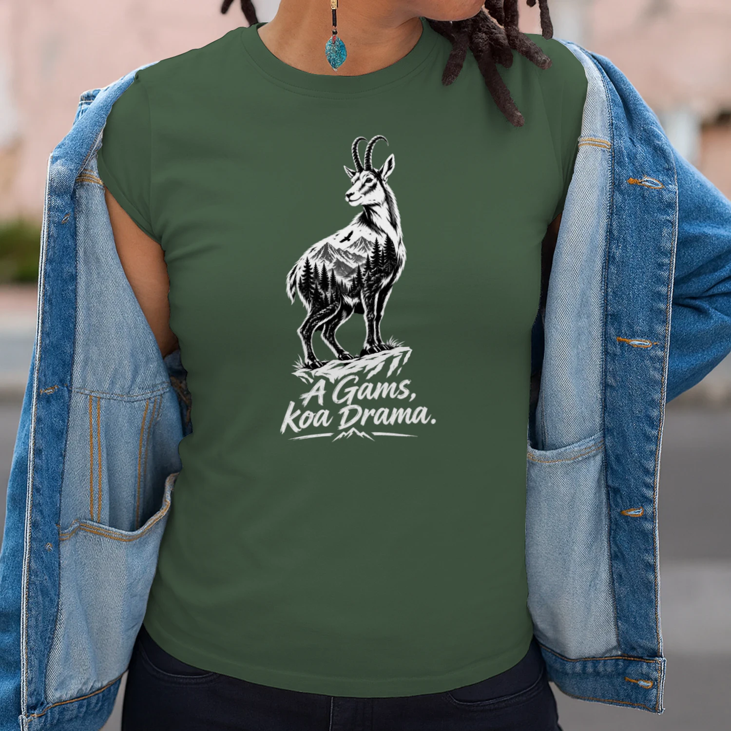 Steinbock T-Shirt "Alpenglück" – Freigestelltes Gams Design für Trachten & Outdoor Fans
