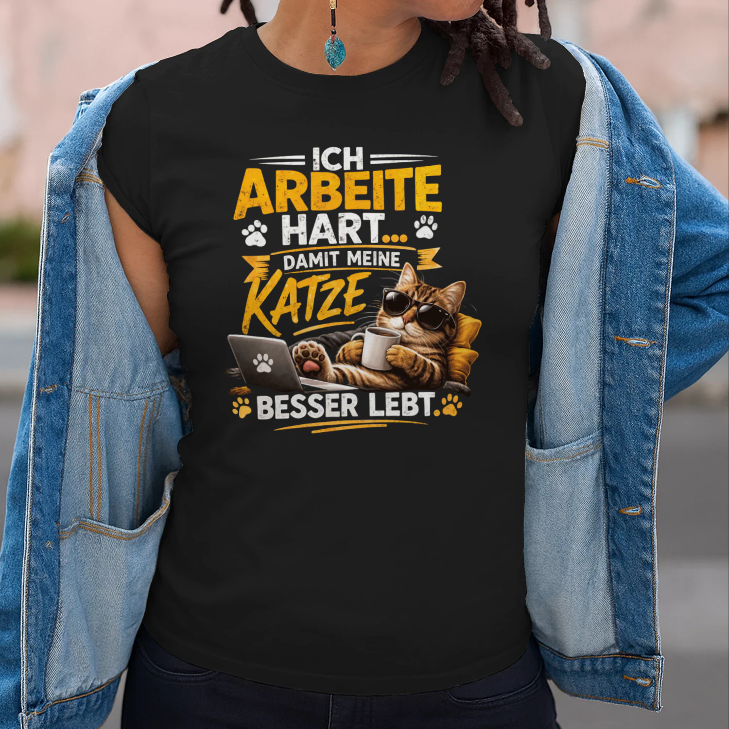 Ich arbeite hart… damit meine Katze besser lebt.
