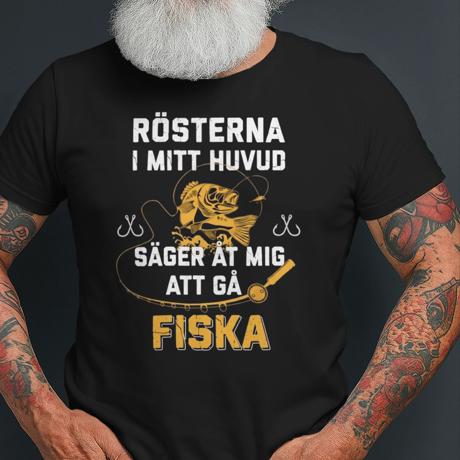 RÖSTERNA I MITT HUVUD SÄGER ÅT MIG ATT GÅ FISKA