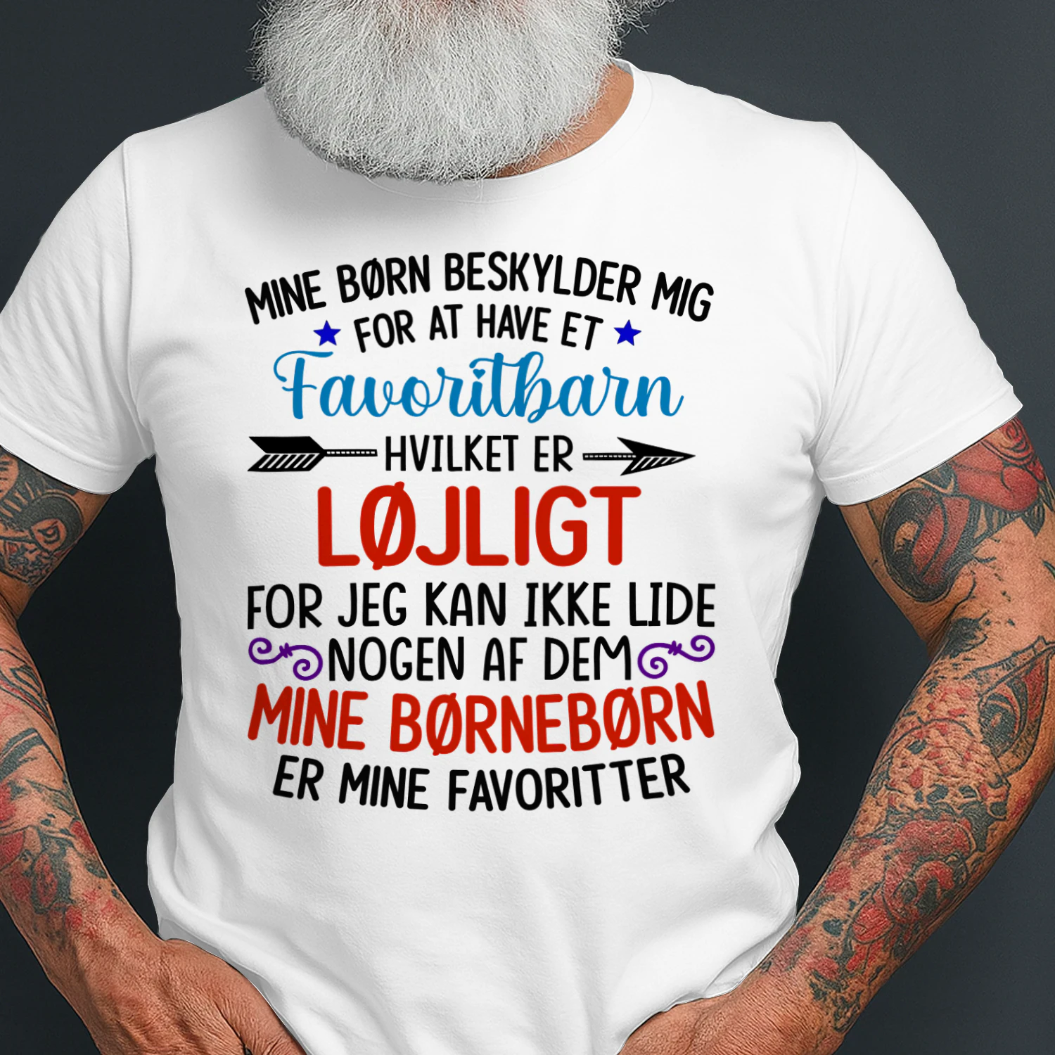DK - MINE BØRN BESKYLDER MIG  FOR AT HAVE ET FAVORITBARN,  HVILKET ER LØJLIGT,  FOR JEG KAN IKKE LIDE NOGEN AF DEM.  MINE BØRNEBØRN  ER MINE FAVORITTER.