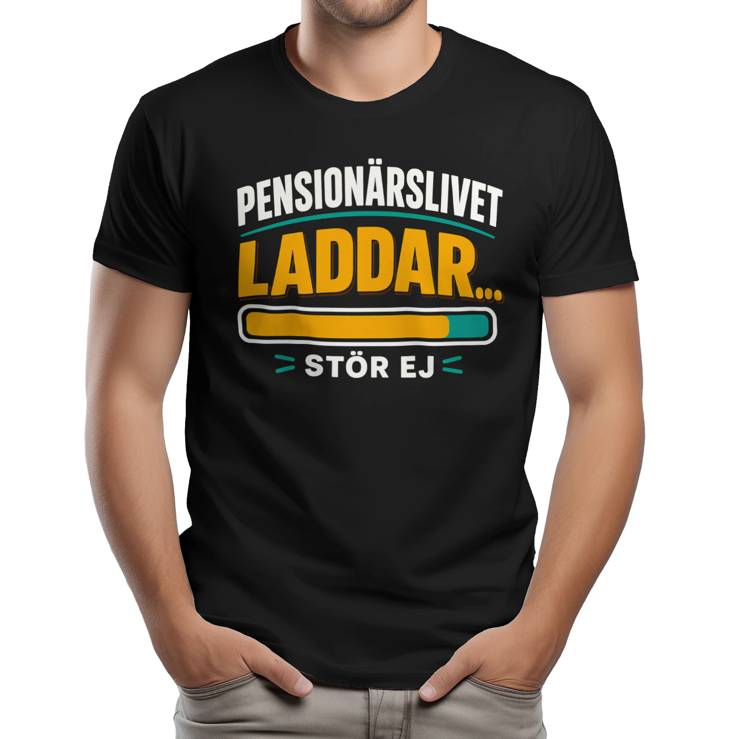 Pensionärslivet Laddar – Stör Ej!  Humoristisk Pensionär T-shirt