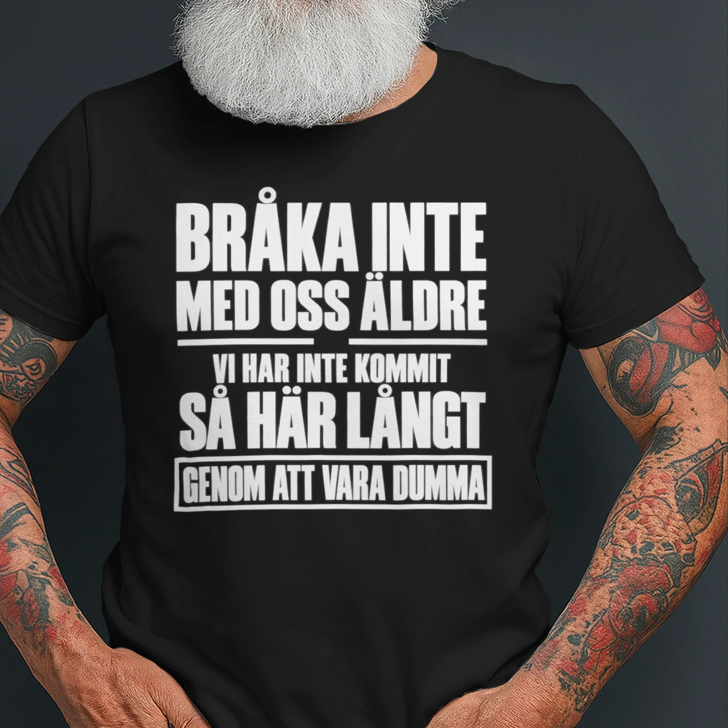 Bråka Inte Med Oss Äldre – Rolig T-Shirt