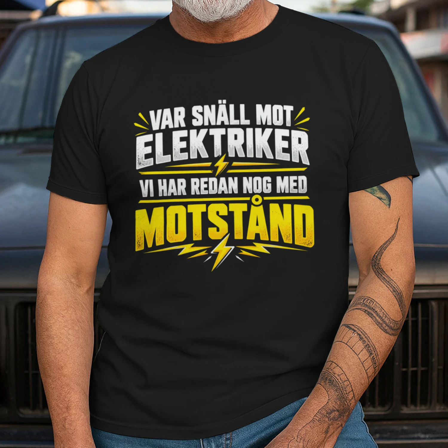 Var Snäll Mot Elektriker – Rolig Elektriker T-Shirt