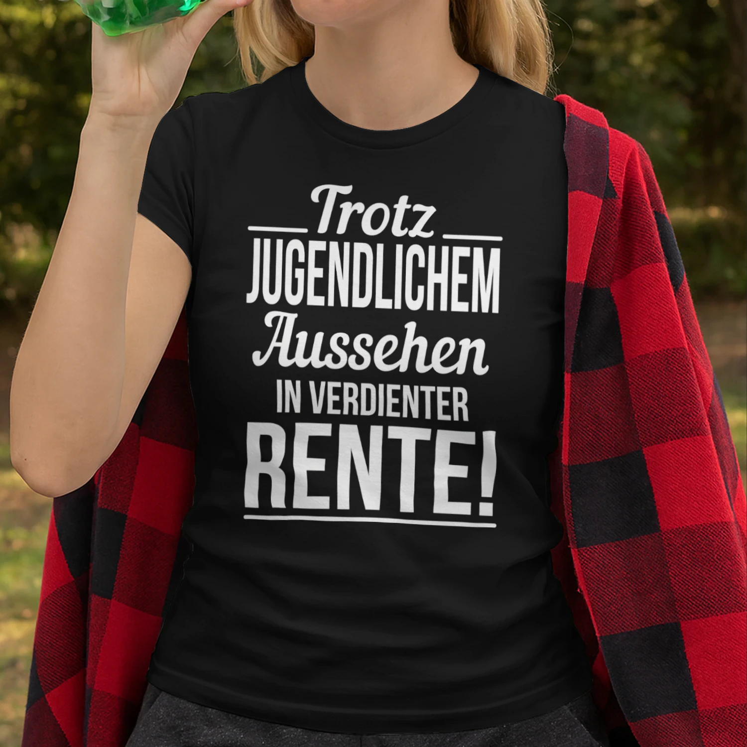 Trotz jugendlichem Aussehen in verdienter Rente – Unisex T-Shirt