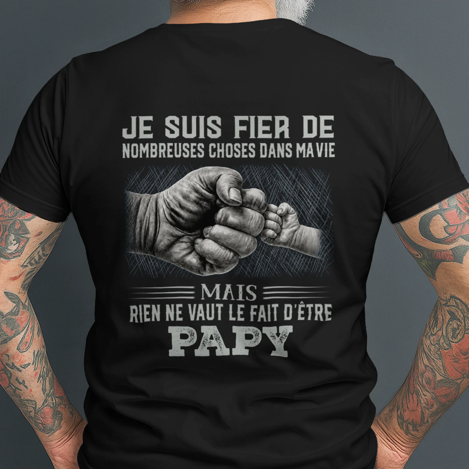 JE SUIS FIER DE BEAUCOUP DE CHOSES DANS MA VIE, MAIS RIEN NE ME REND PLUS FIER QUE D'ÊTRE PAPY