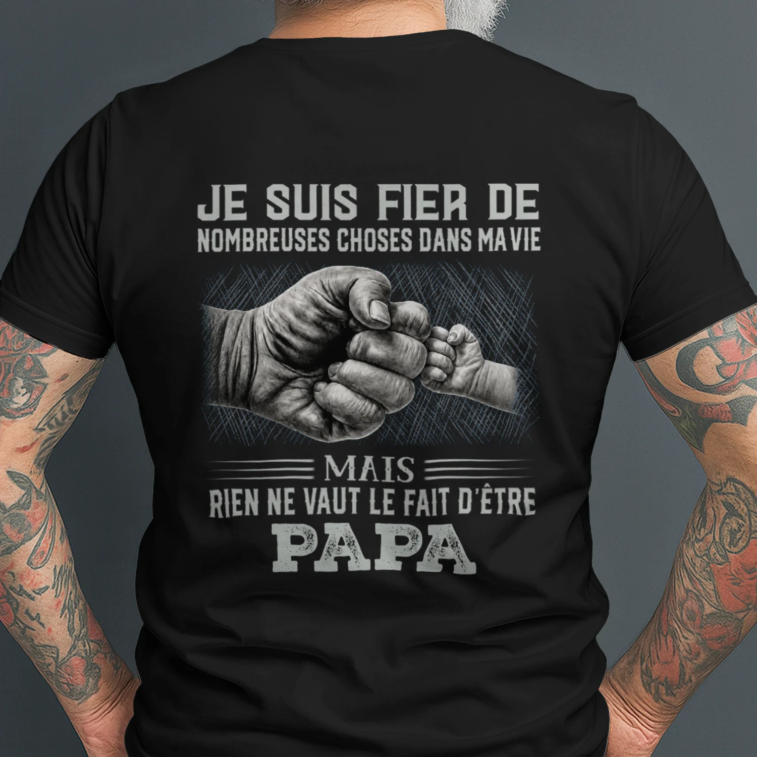 JE SUIS FIER DE BEAUCOUP DE CHOSES DANS LA VIE, MAIS RIEN NE ME REND PLUS FIER QUE D'ÊTRE PAPA
