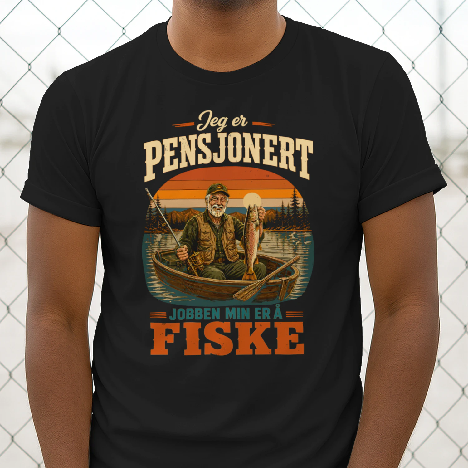 JEG ER PENSJONERT – JOBBEN MIN ER Å FISKE