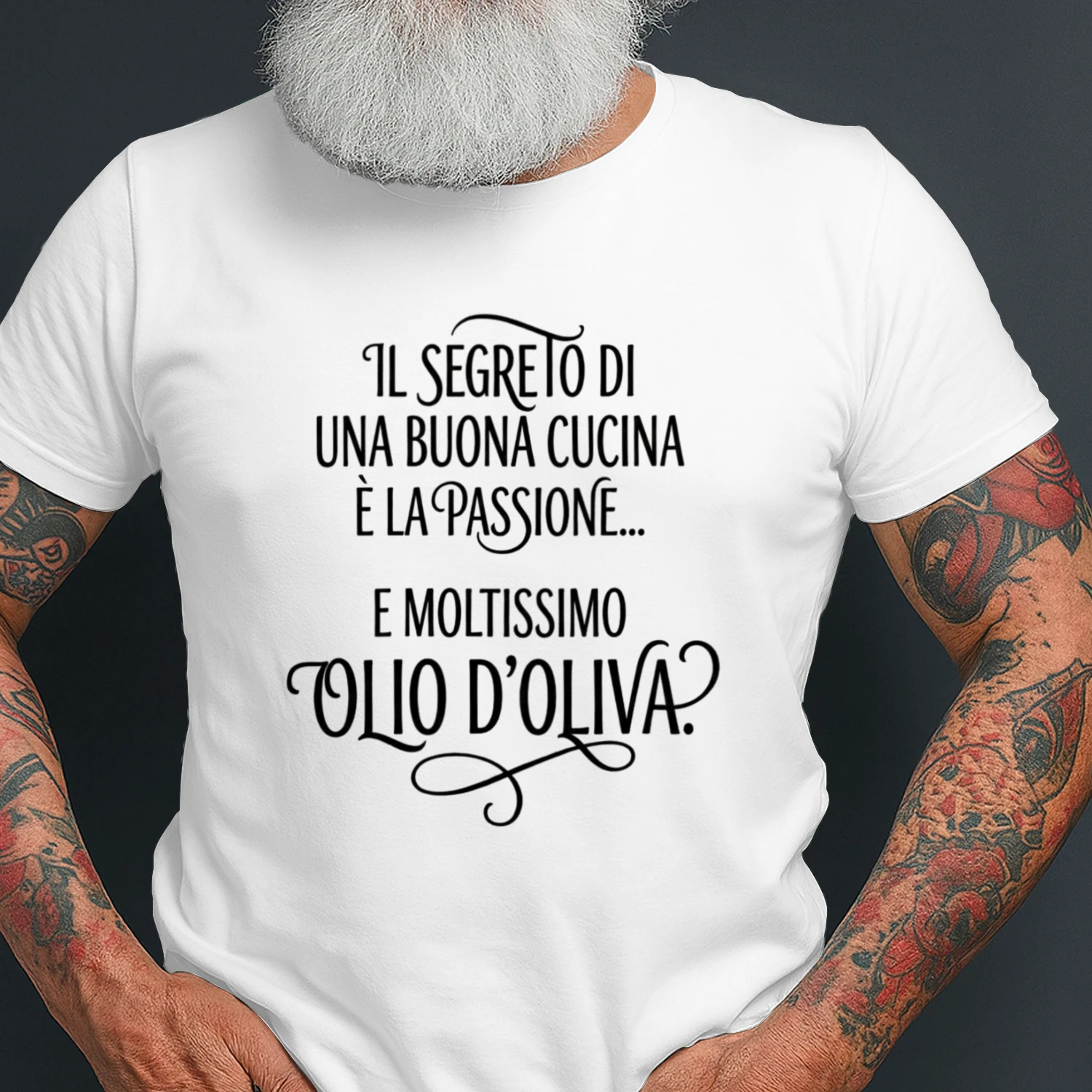 l segreto di una buona cucina è la passione e moltissimo olio d'oliva T-shirt 