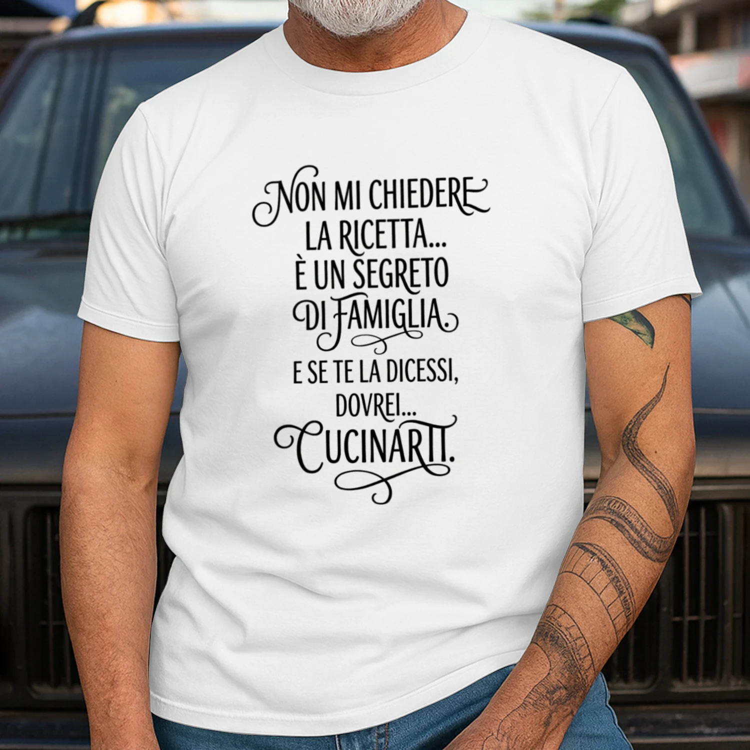 Non mi chiedere la ricetta è un segreto di famiglia. E se te la dicessi, dovrei cucinarti T-shirt 