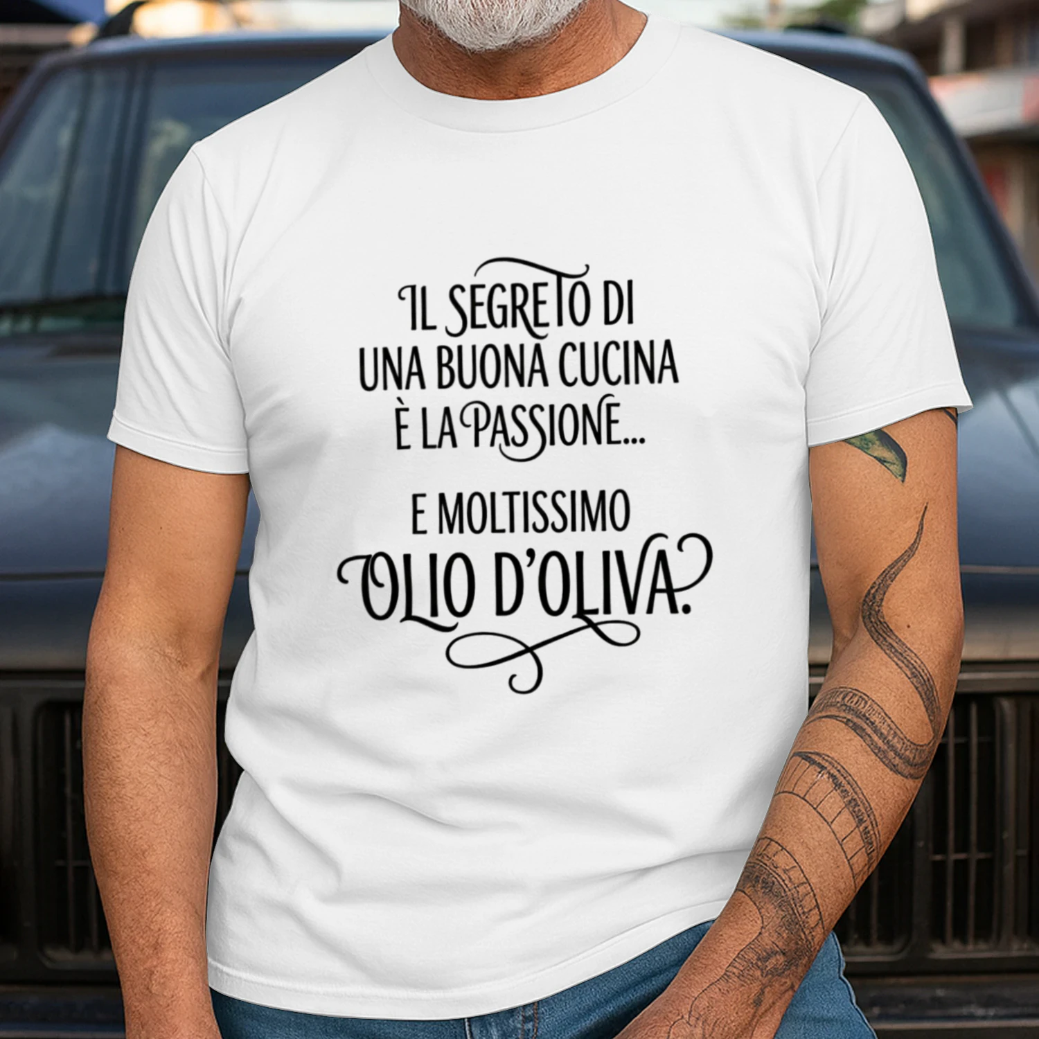 l segreto di una buona cucina è la passione e moltissimo olio d'oliva T-shirt 