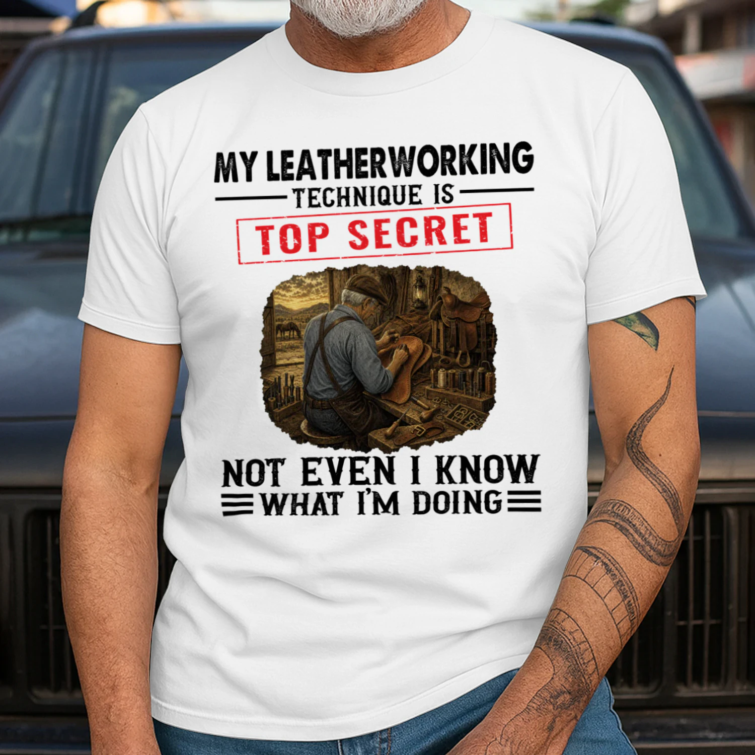 leatherworking-technique-white-en335