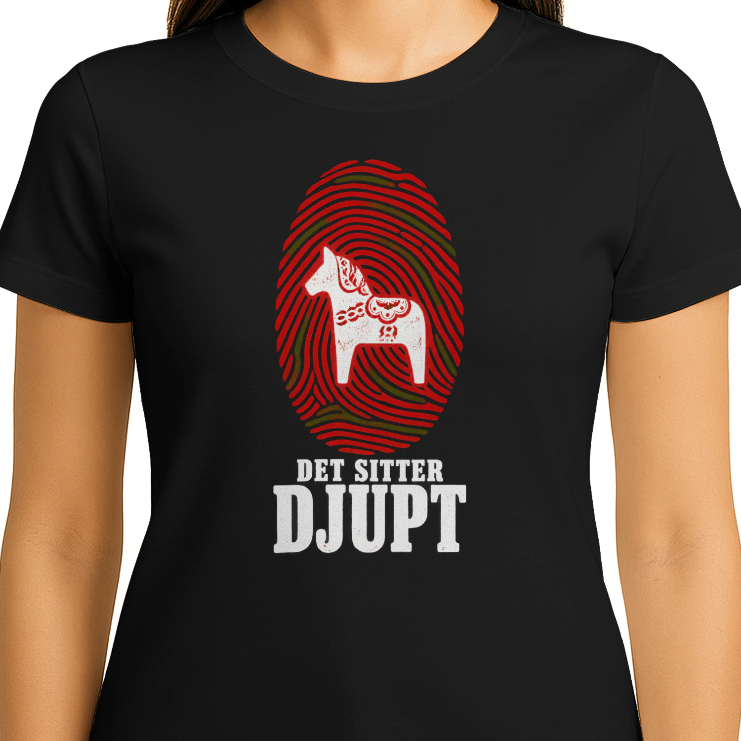 Unisex T-shirt | Det Sitter Djupt – Bär Din Dalarna Stolthet | Tryckt i Europa