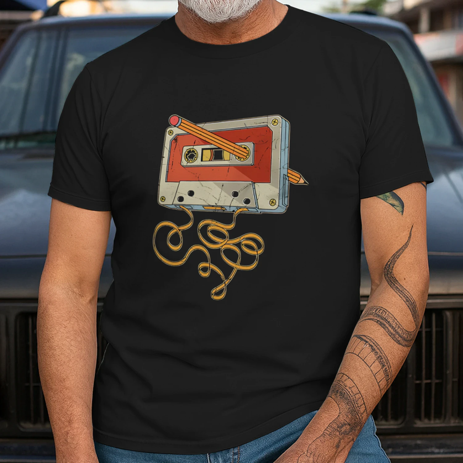 Grappig heren T-shirt met cassette en potlood – jaren 80 en 90 – geboren millennial T-SHIRT - LIMITE EDITION 