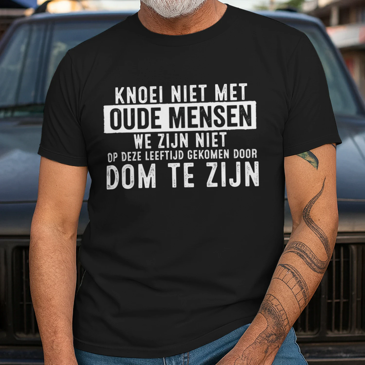 KNOEI NIET MET OUDE MENSEN WE ZIJN NIET OP DEZE LEEFTIJD GEKOMEN DOOR DOM TE ZIJN Shirt - LIMITE EDITION 