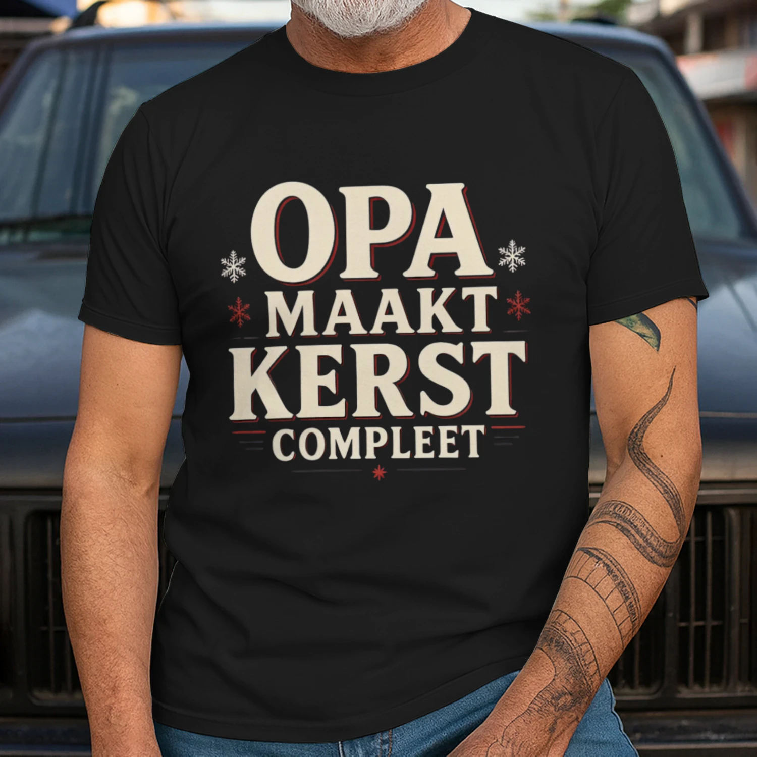 OPA MAAKT KERST COMPLEET