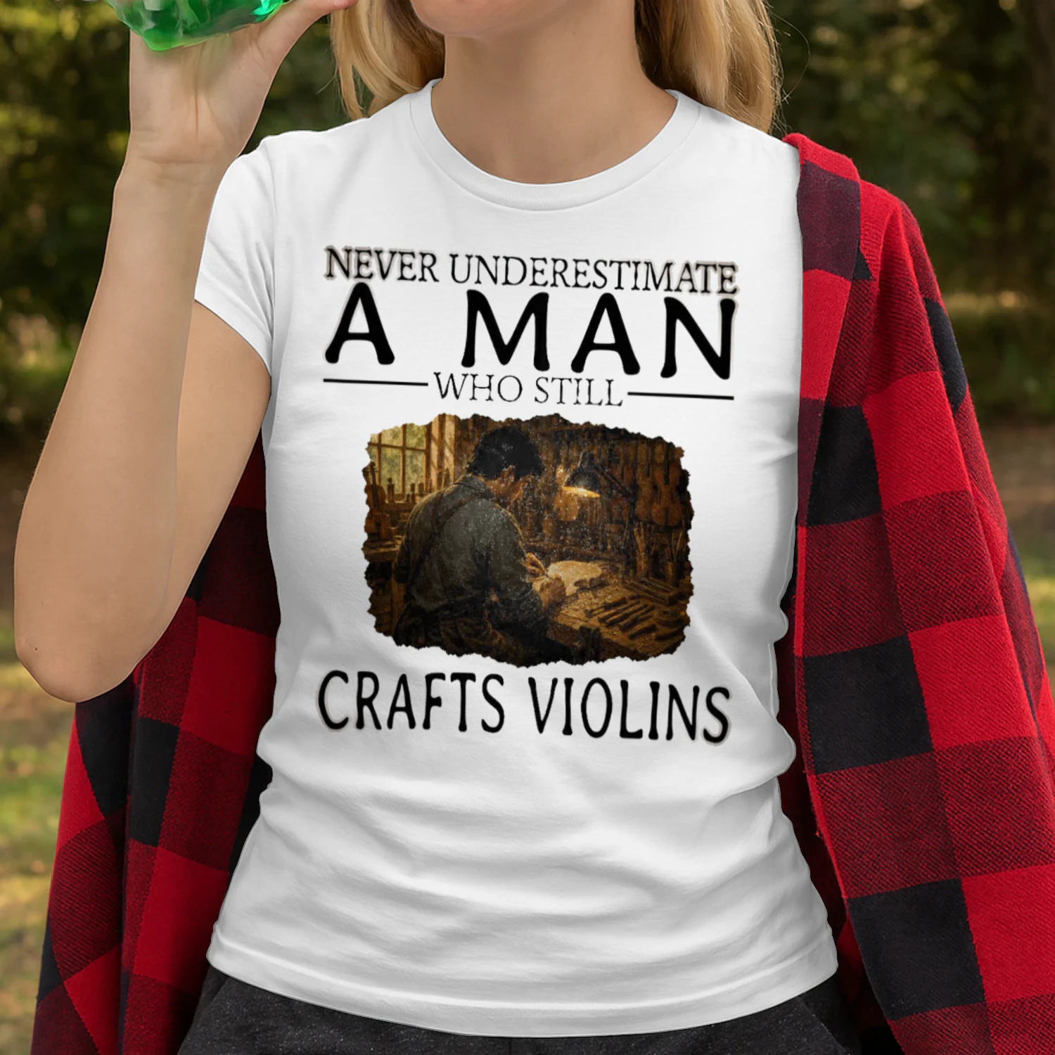 Never Underestimate A Man Who Still Crafts Violins VIO0004