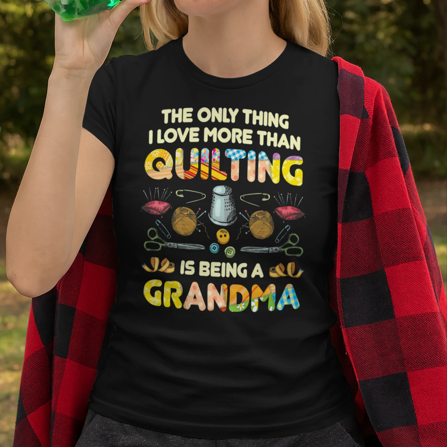 Womens Quilting Sewing Machine Funny Sew Grandma Sewer Quilter V Neck T Shirt SEQ0881
