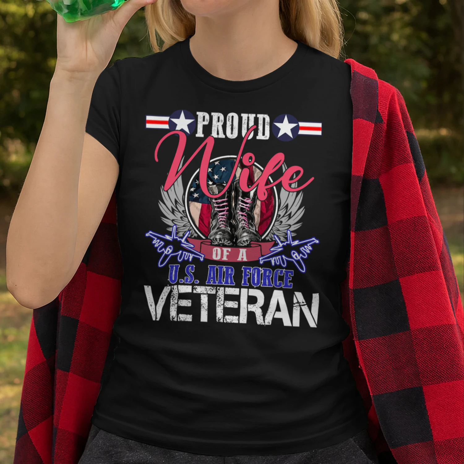 Vintage Proud Wife Of A Us Air Force Veteran Gift Mom Dad Veteran T Shirt VET1053