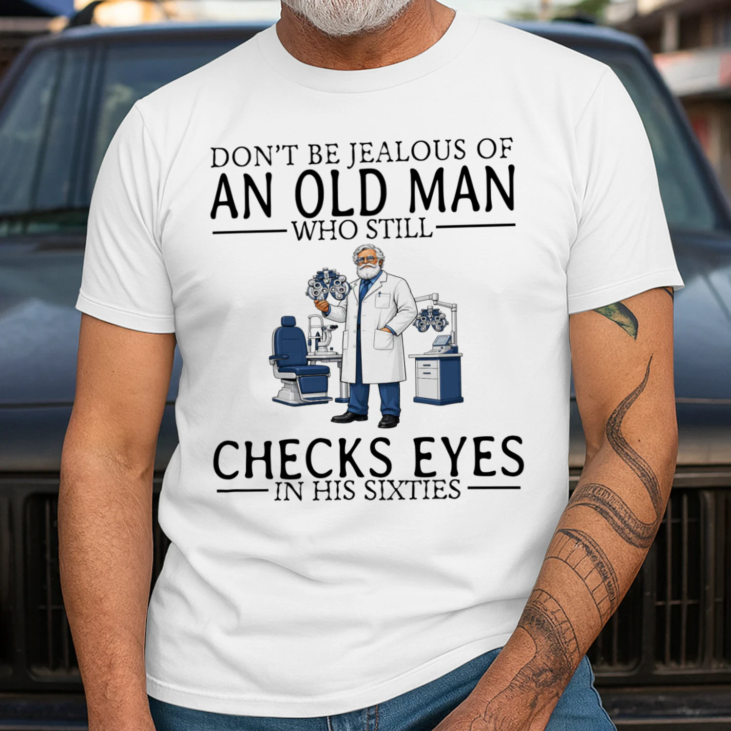 optometrist-jealous-60s-en099