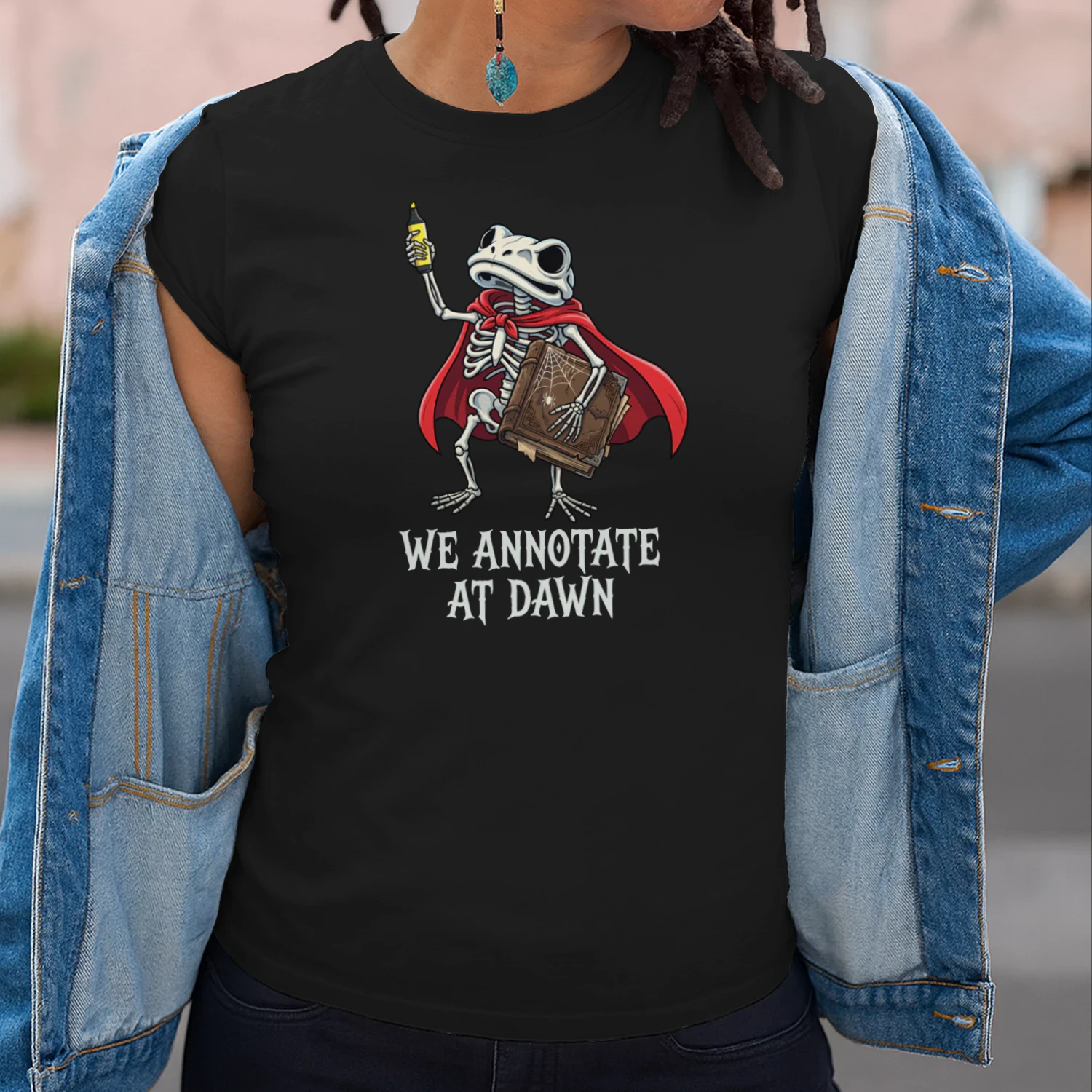 Funny Book Lover Outfit | Dark Academia Halloween Frog Reader T-Shirt for Women