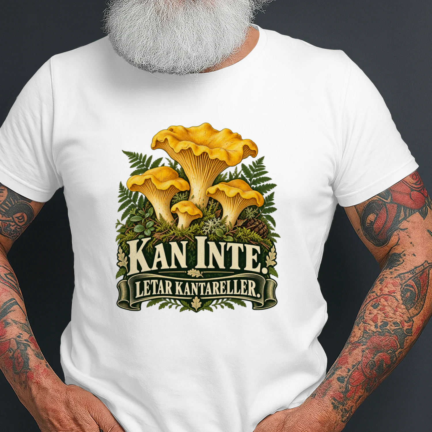 Kan inte. Letar kantareller. – T-shirt för svampplockare