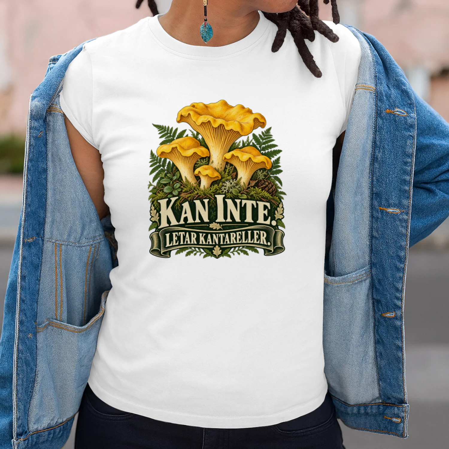 Kan inte. Letar kantareller. – T-shirt för svampplockare
