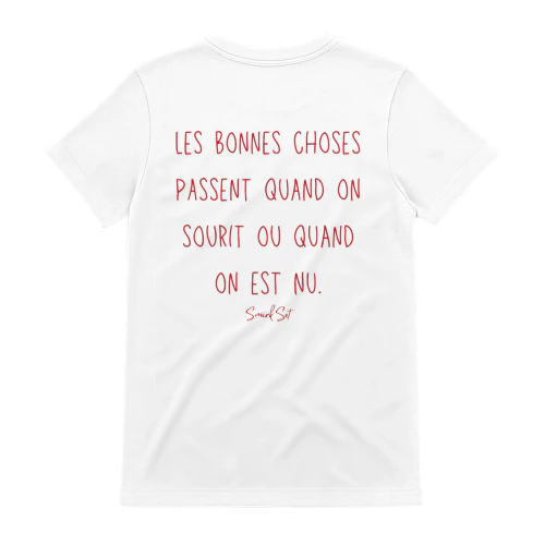 LES BONNES CHOSES PASSENT QUAND ON SOURIT OU QUAND ON EST NU.