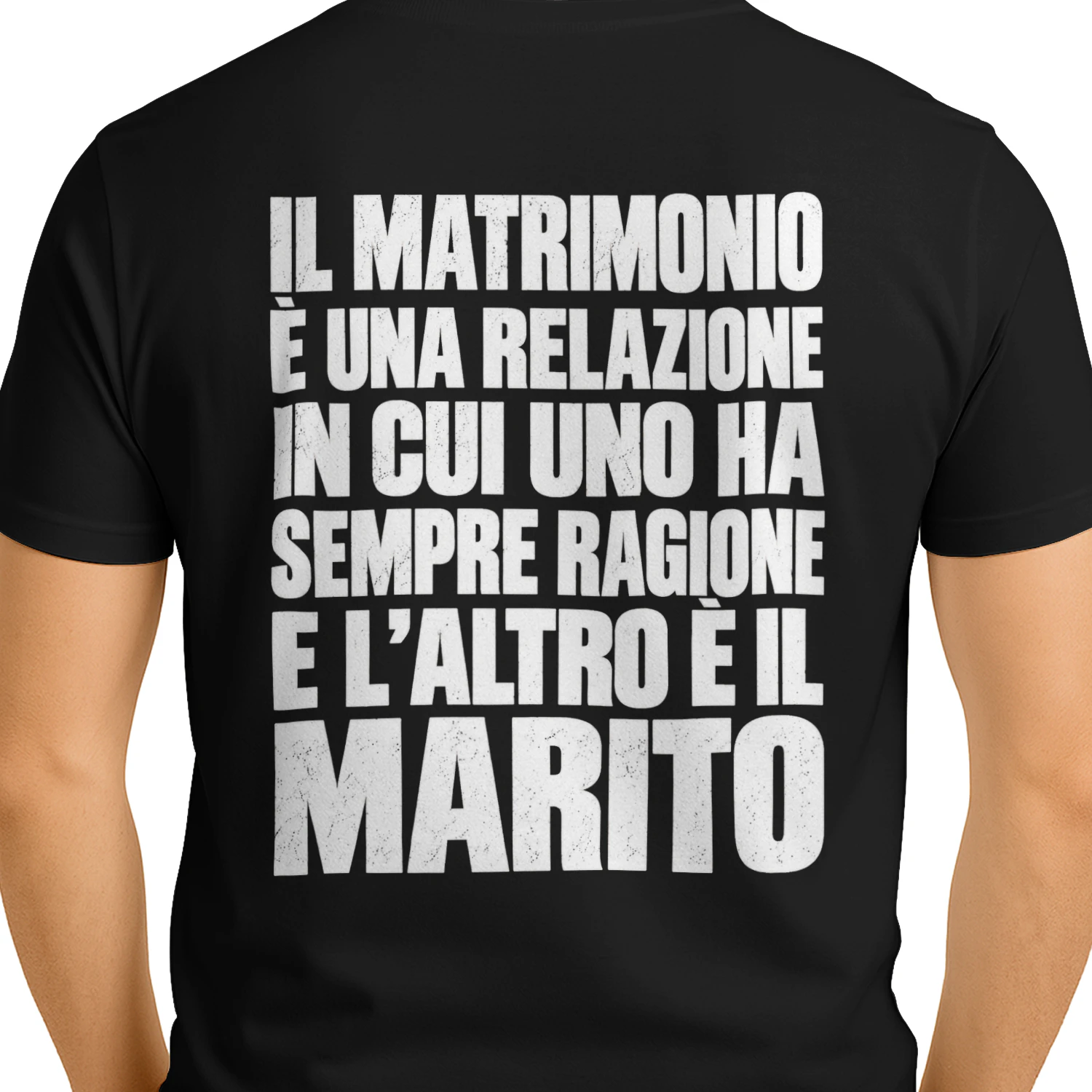 Il Matrimonio E Una Relazione In Cui Uno Ha Sempre Ragione E L'Altro E Il Marito T-Shirt Divertente e Sarcastica Italiana