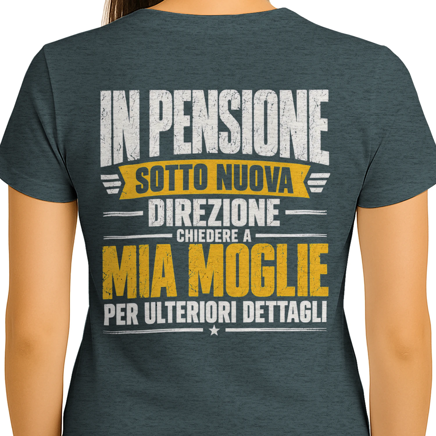 In Pensione Sotto Nuova Direzione Chiedere A Mia Moglie Per Ulteriori Dettagli Funny Italian Retirement T-Shirt