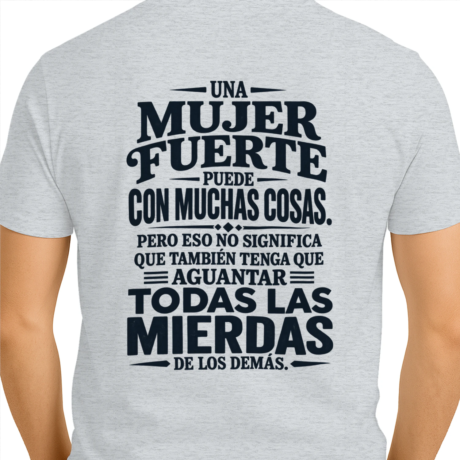 Una mujer fuerte – Camiseta con frase de empoderamiento