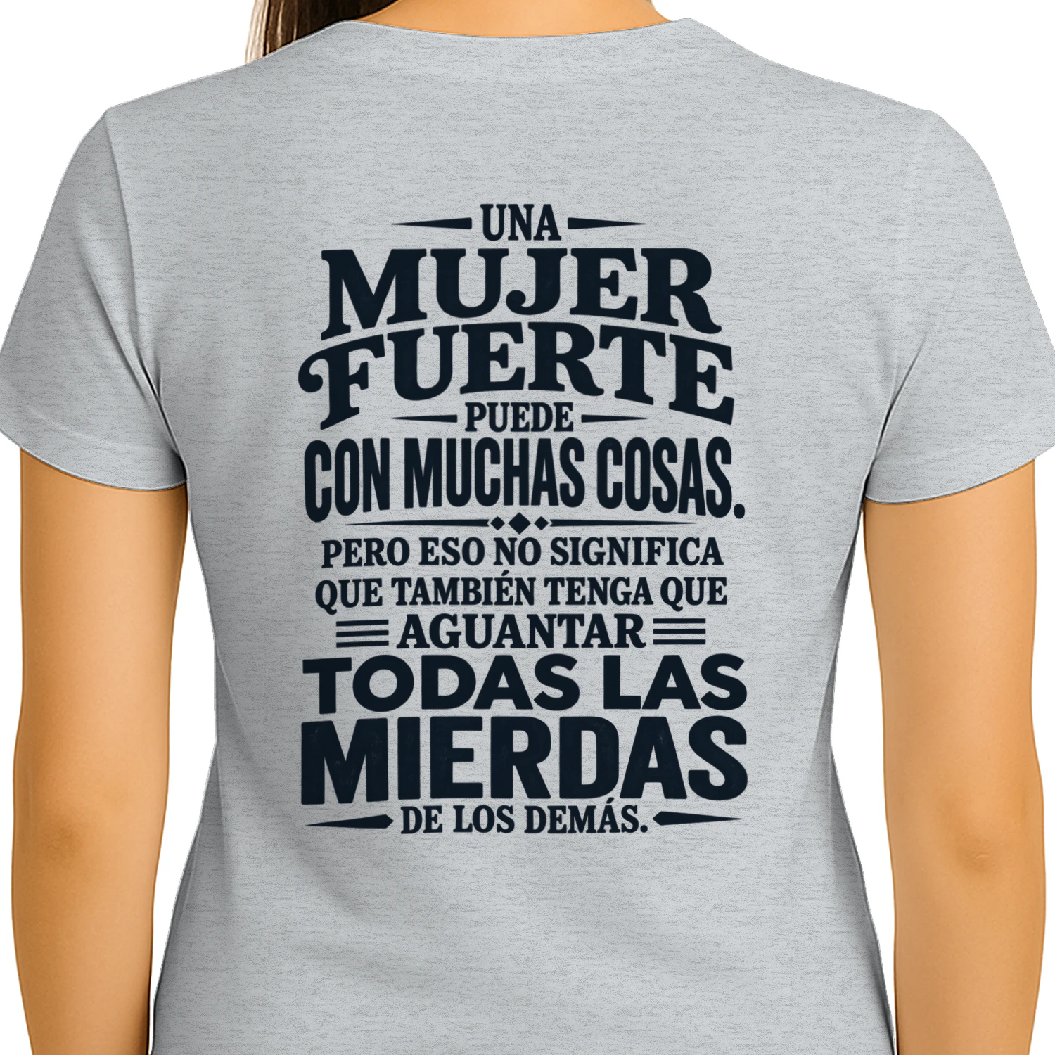 Una mujer fuerte – Camiseta con frase de empoderamiento