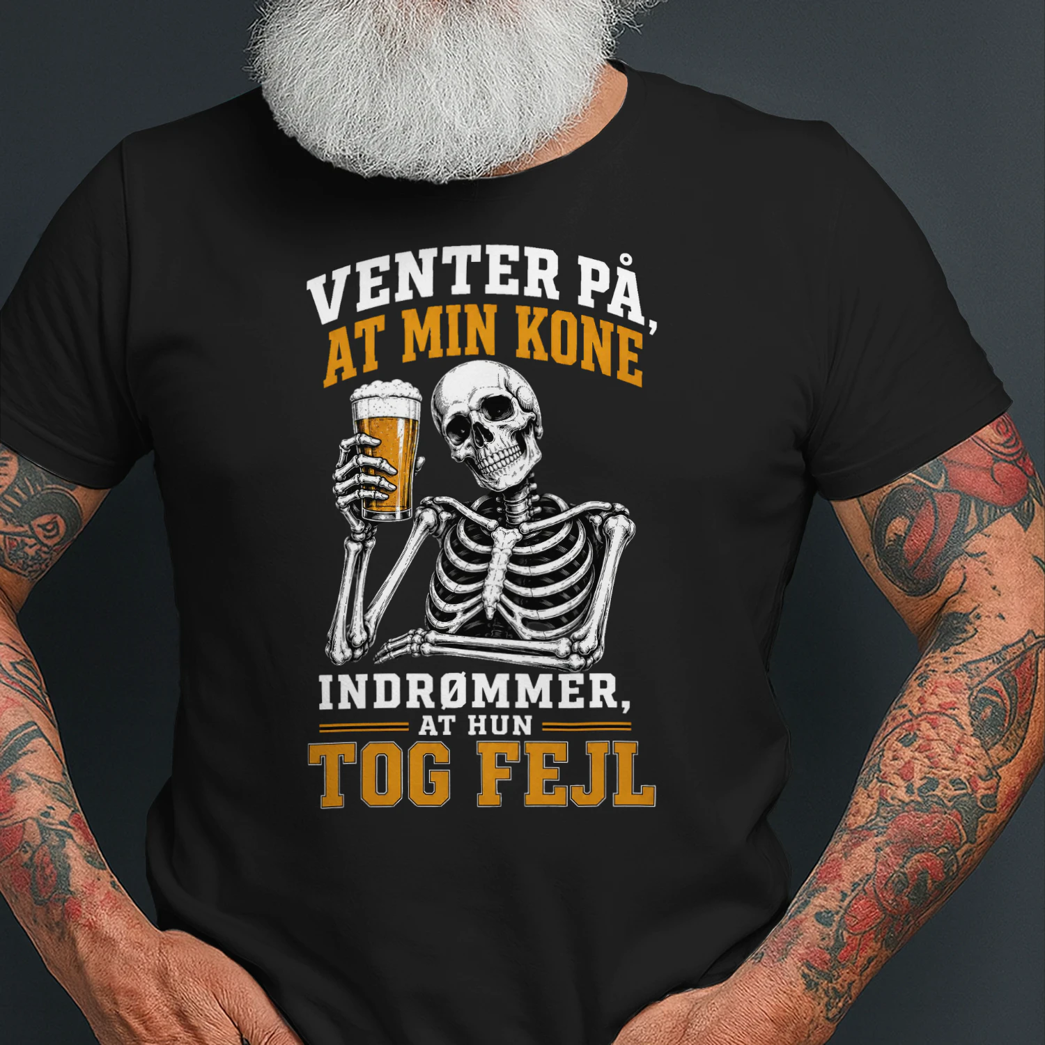 Venter på min kone – T-shirt med skelet og humor