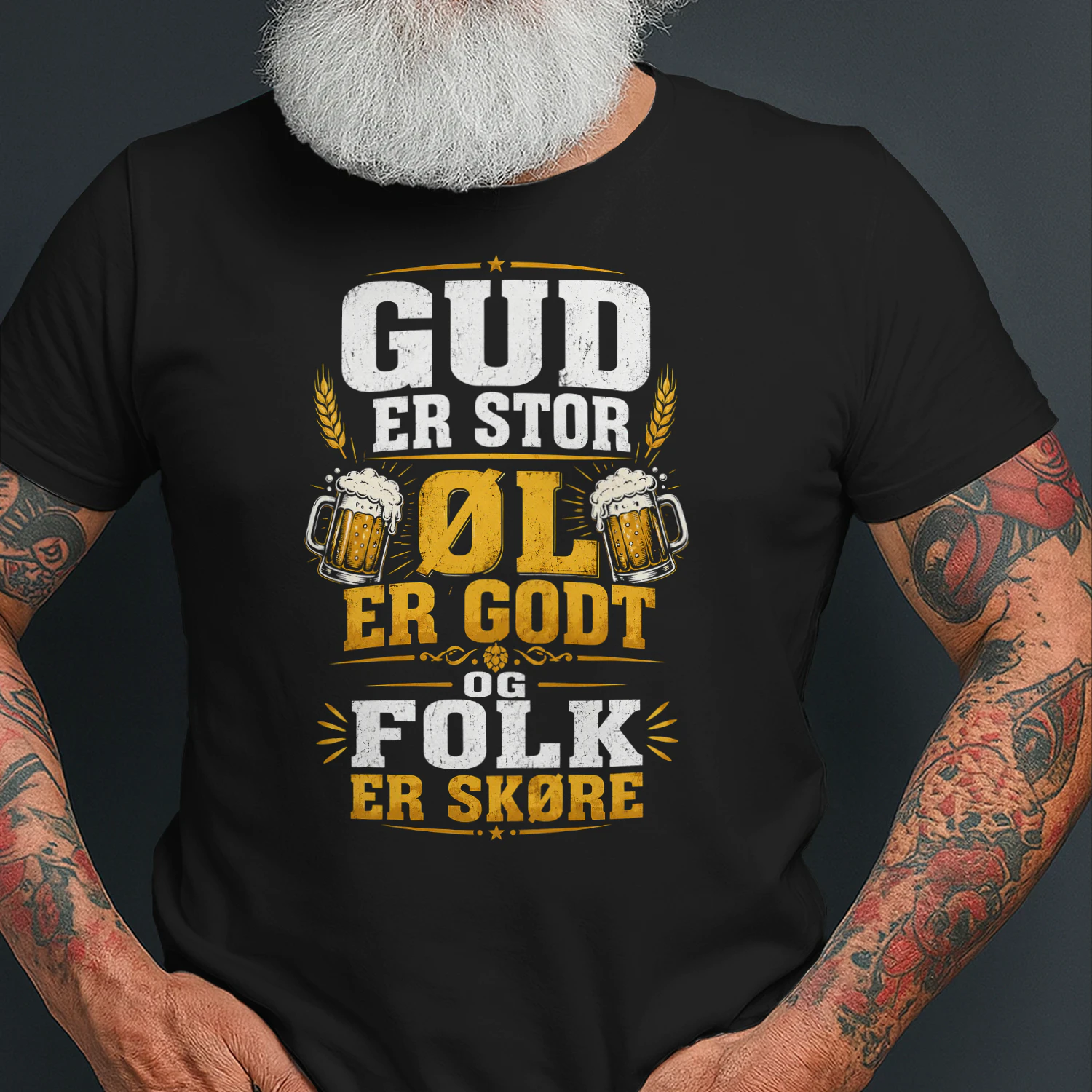 Gud Er Stor, Øl Er Godt Og Folk Er Skøre T-shirt