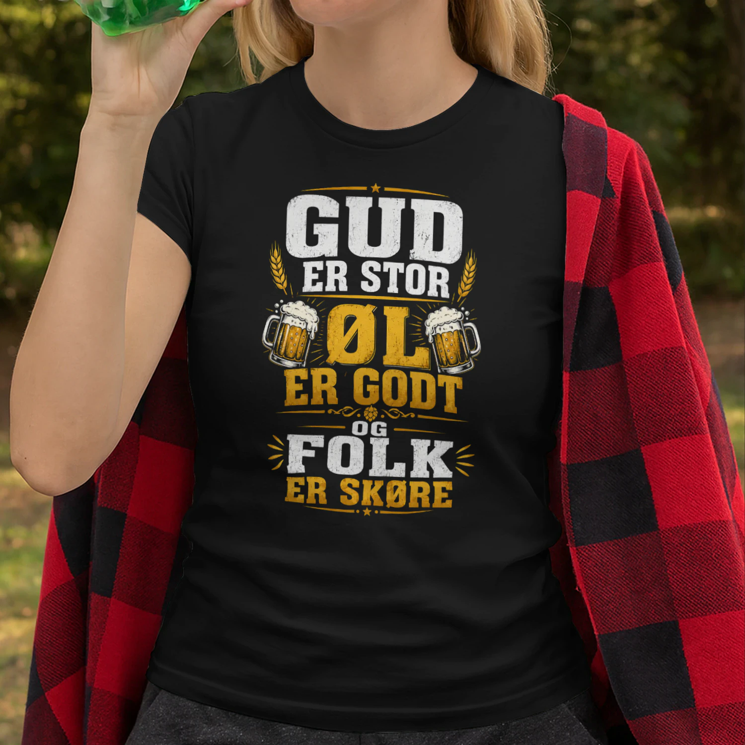 Gud Er Stor, Øl Er Godt Og Folk Er Skøre T-shirt