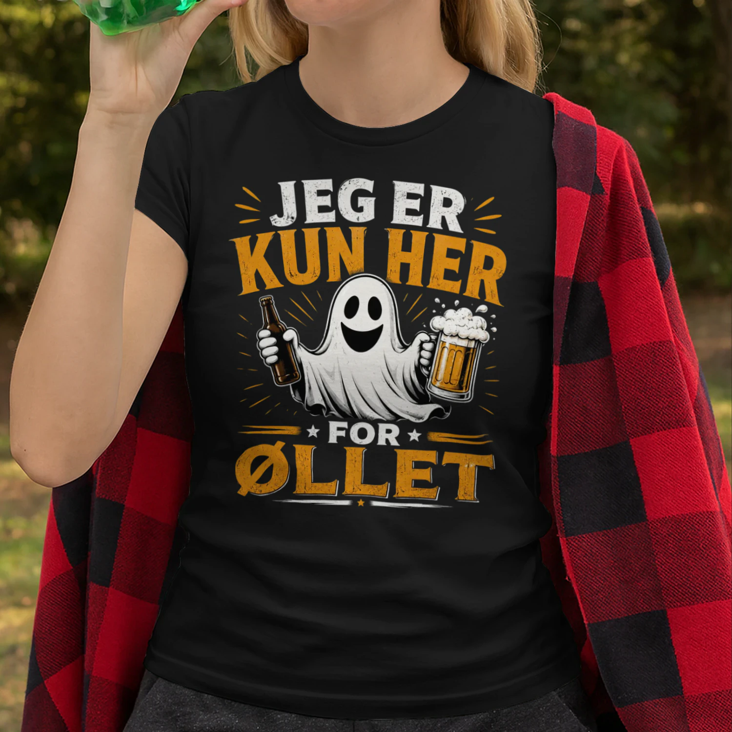 Jeg Er Kun Her For Øllet – Sjov Halloween T-Shirt til Ølelskere