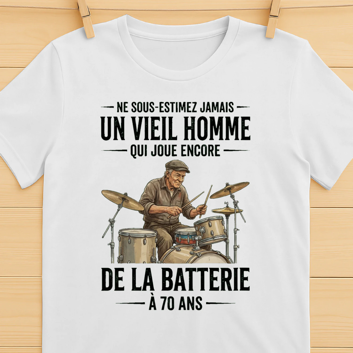 D-FR-PLAYING_DRUMS-QUI_JOUE_ENCORE-Man-260612-130