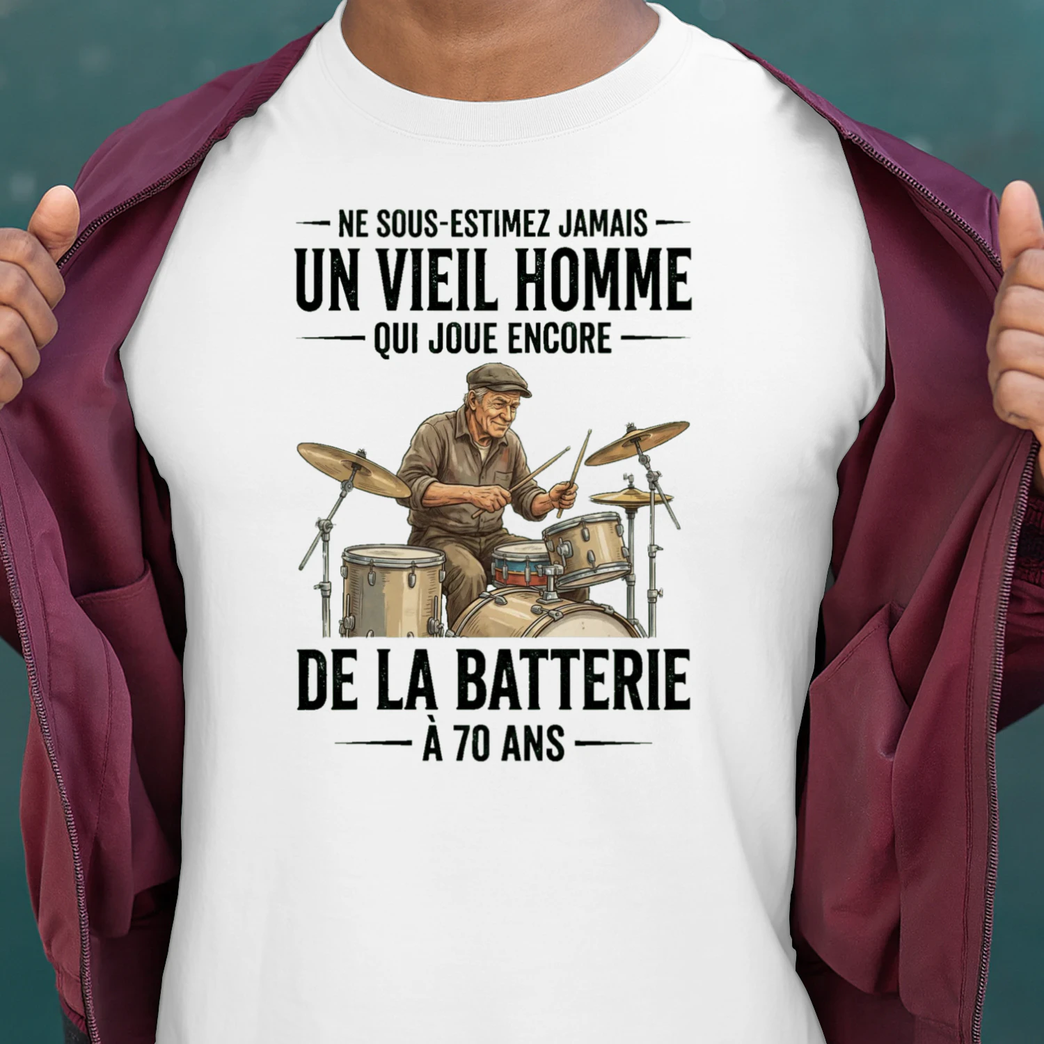 D-FR-PLAYING_DRUMS-QUI_JOUE_ENCORE-Man-260612-130