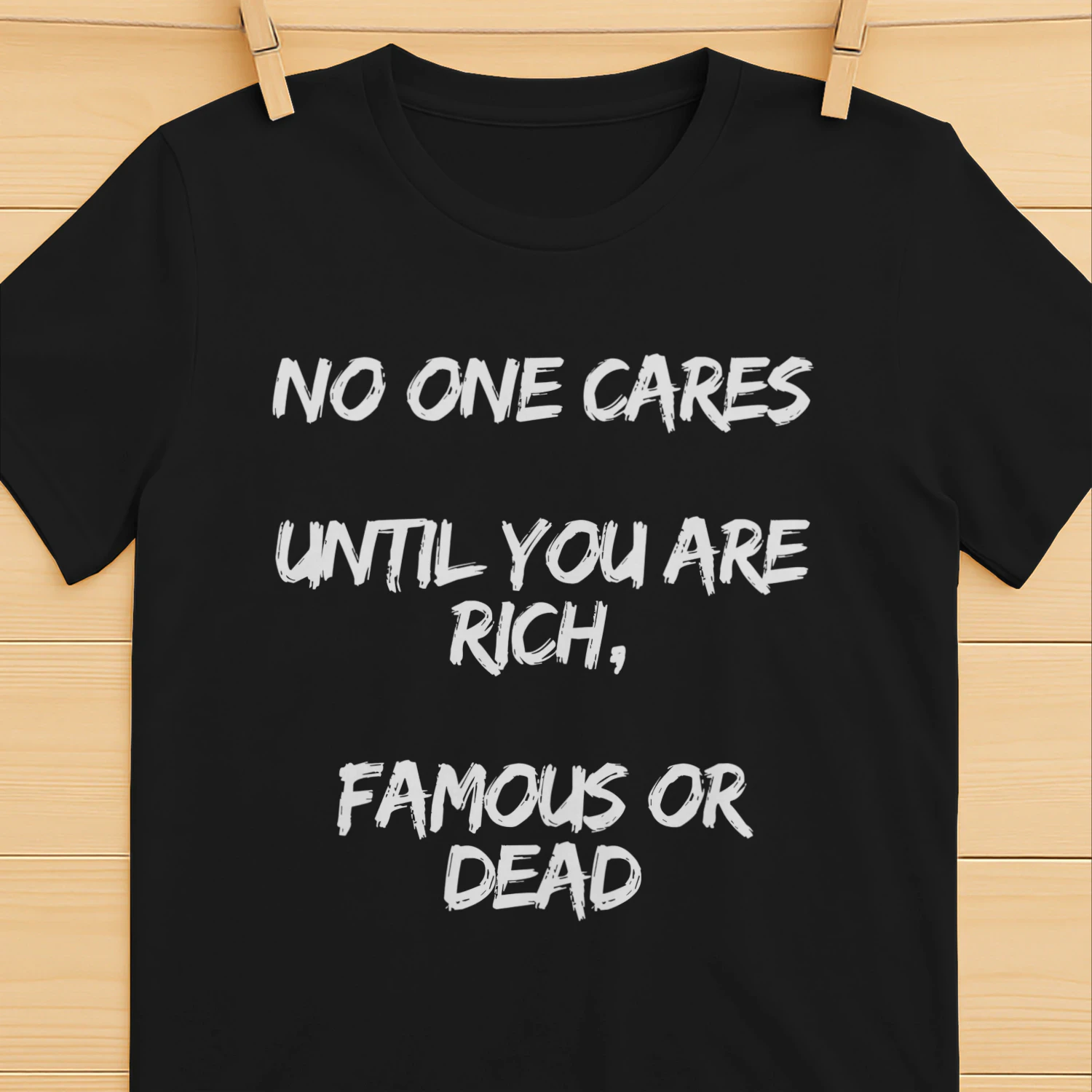 T-shirt “No one cares” ✨
