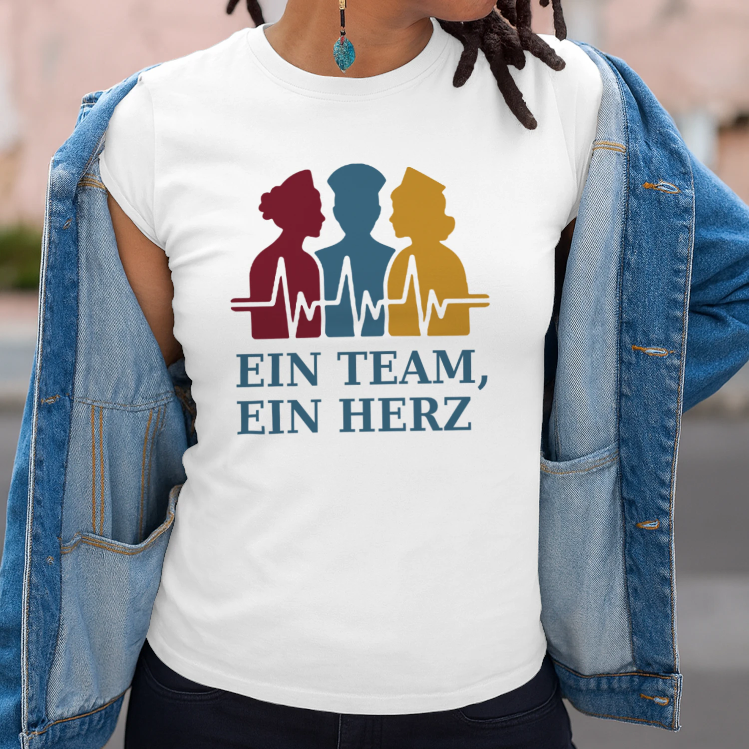Ein Team, ein Herz – T-Shirt für Pflegekräfte & Geschenkidee