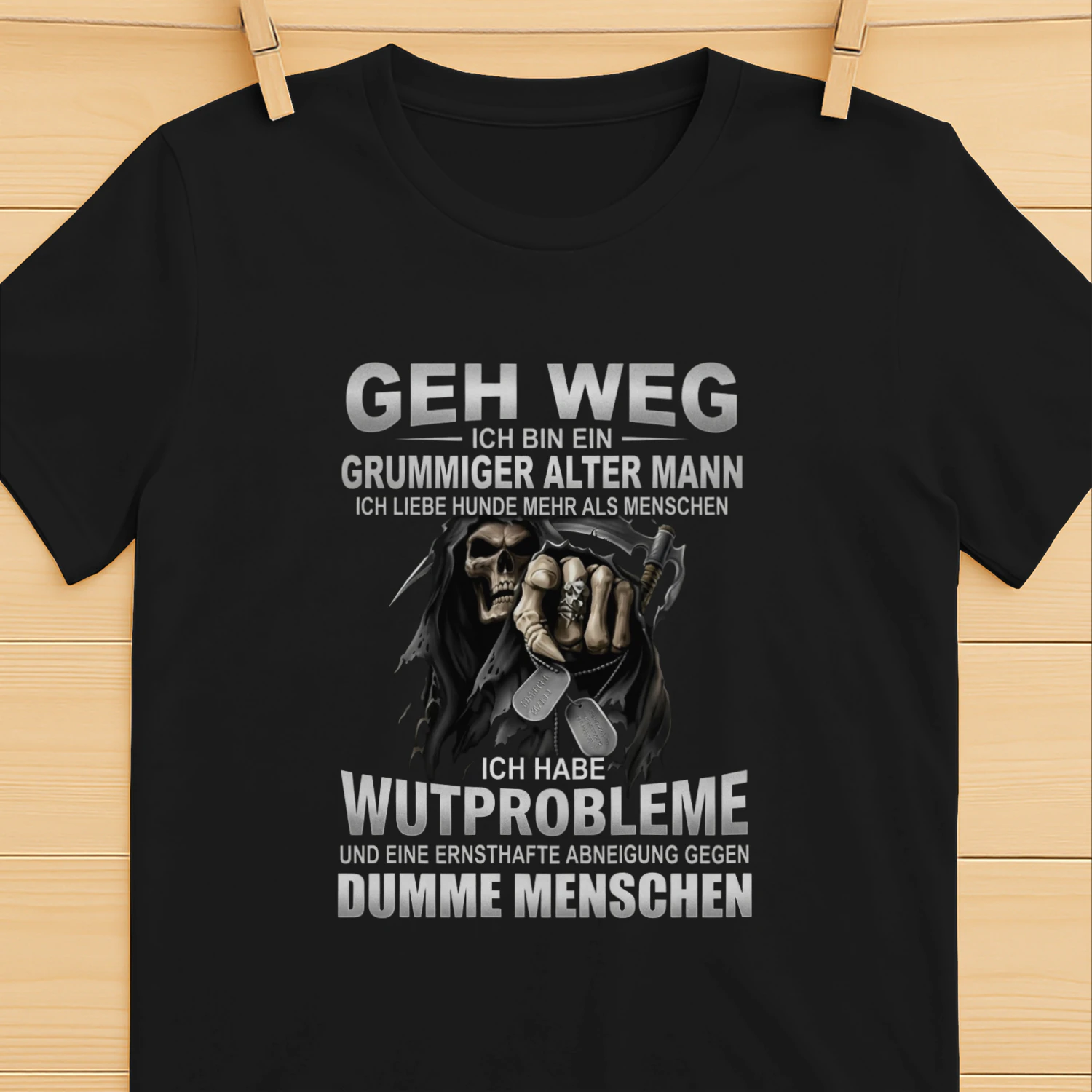 Grummiger alter Mann.