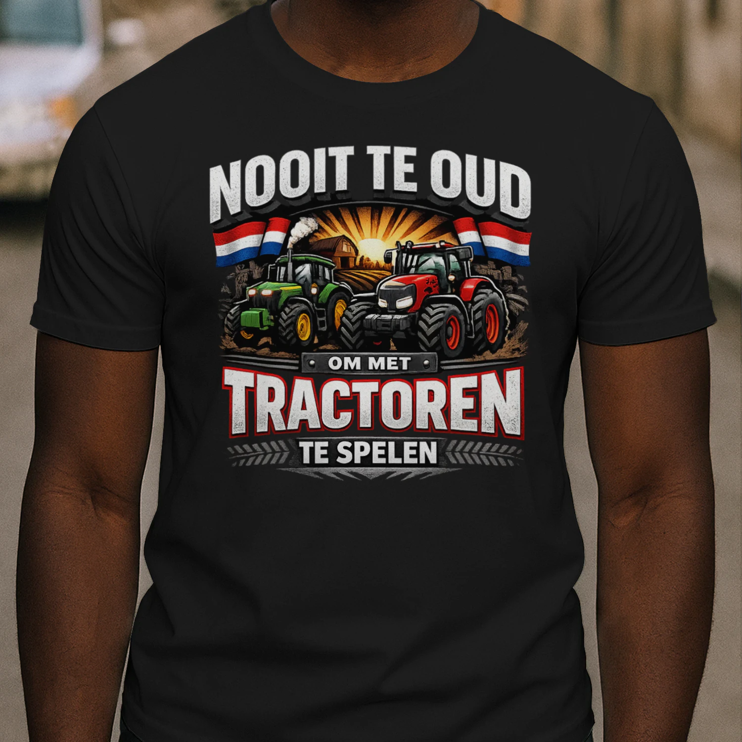 Nooit Te Oud Om Met Tractoren Te Spelen – Grappig Nederlands Tractor T-Shirt