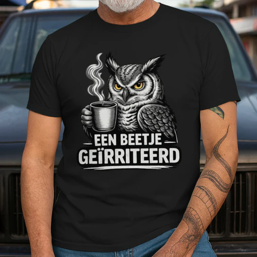 EEN BEETJE GEÏRRITEERD Uil Met Koffie